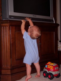 Mon Jul 31 14:11:48 2006

...he can now reach the TV's power button, and has long known what it does!