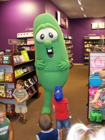 Sat 07 Jun 2008 12:05:32 PM

Mom and Dad took Andrew to the new Christian book store to see Bob and Larry from Veggietales, but Andrew was afraid of them...